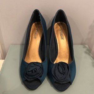 Seychelles teal heel